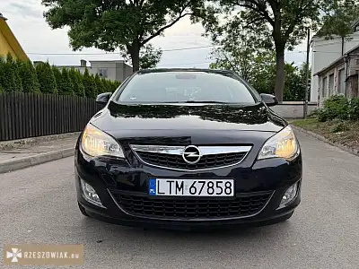 Opel Astra J 1.6 Benzyna (2011) – Zadbany, Niski Przebieg - DEALLO.PL